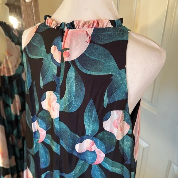 MAC DUGGAL
High Neck Floral Babydoll Long Dress - Picture 11 of 15